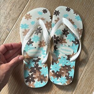 Havaianas White and Blue Floral Flip Flops